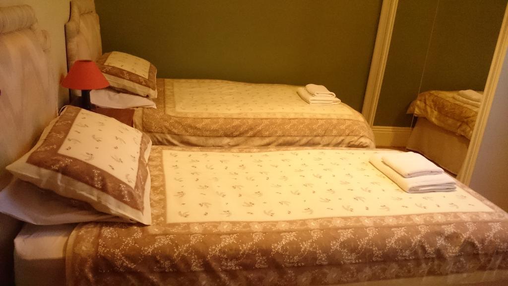 Bankside Bed & Breakfast Сент-Остелл Номер фото