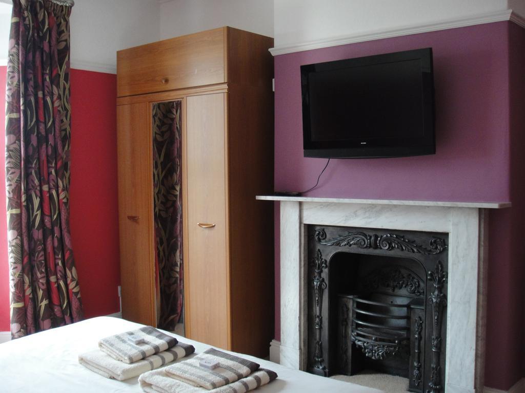 Bankside Bed & Breakfast Сент-Остелл Номер фото