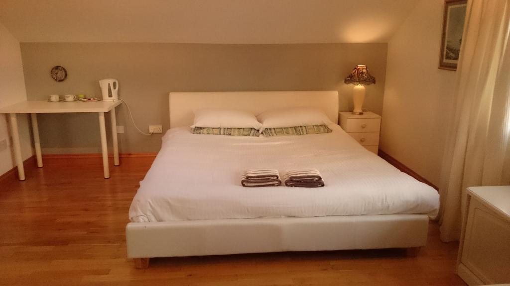 Bankside Bed & Breakfast Сент-Остелл Номер фото