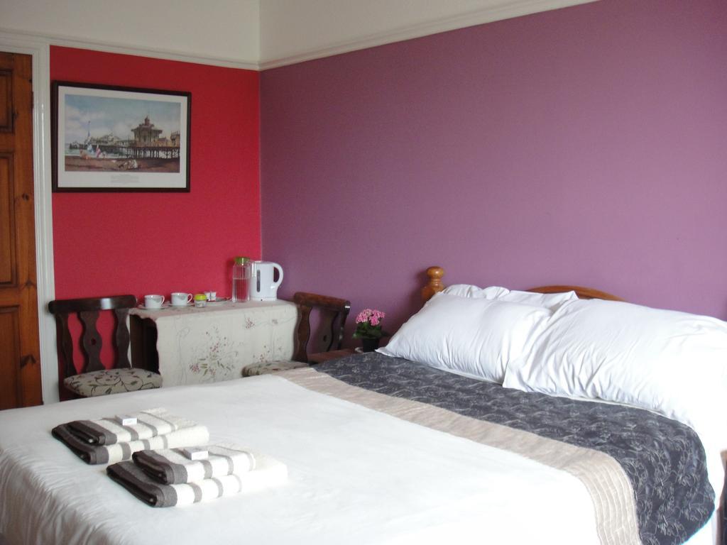 Bankside Bed & Breakfast Сент-Остелл Номер фото